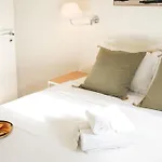 Eiffel 2br Avenue *