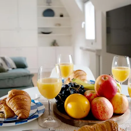 Eiffel 2br Avenue Appartement