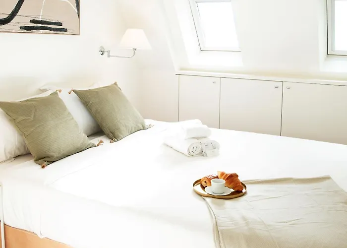 Eiffel 2br Avenue Paris