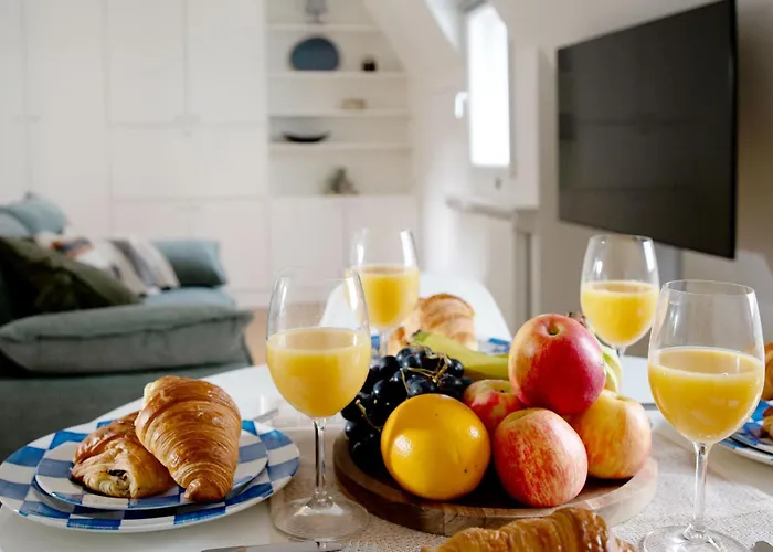 Eiffel 2br Avenue Appartement