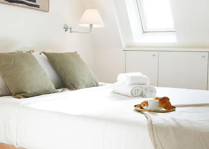 Eiffel 2br Avenue * Paris